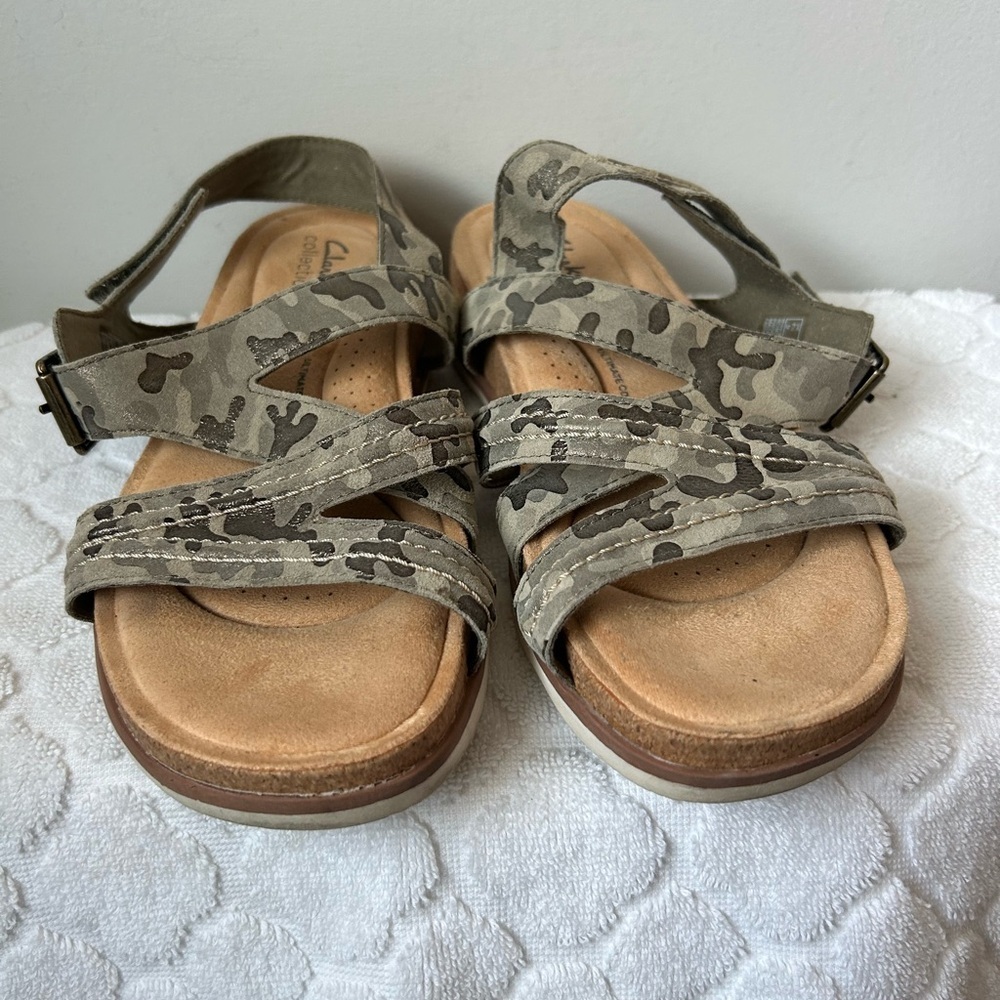 Clarks Sandals Womens Size 9 Brynn Step Gray Camo Shimmery Slingback Strappy - Picture 2 of 8
